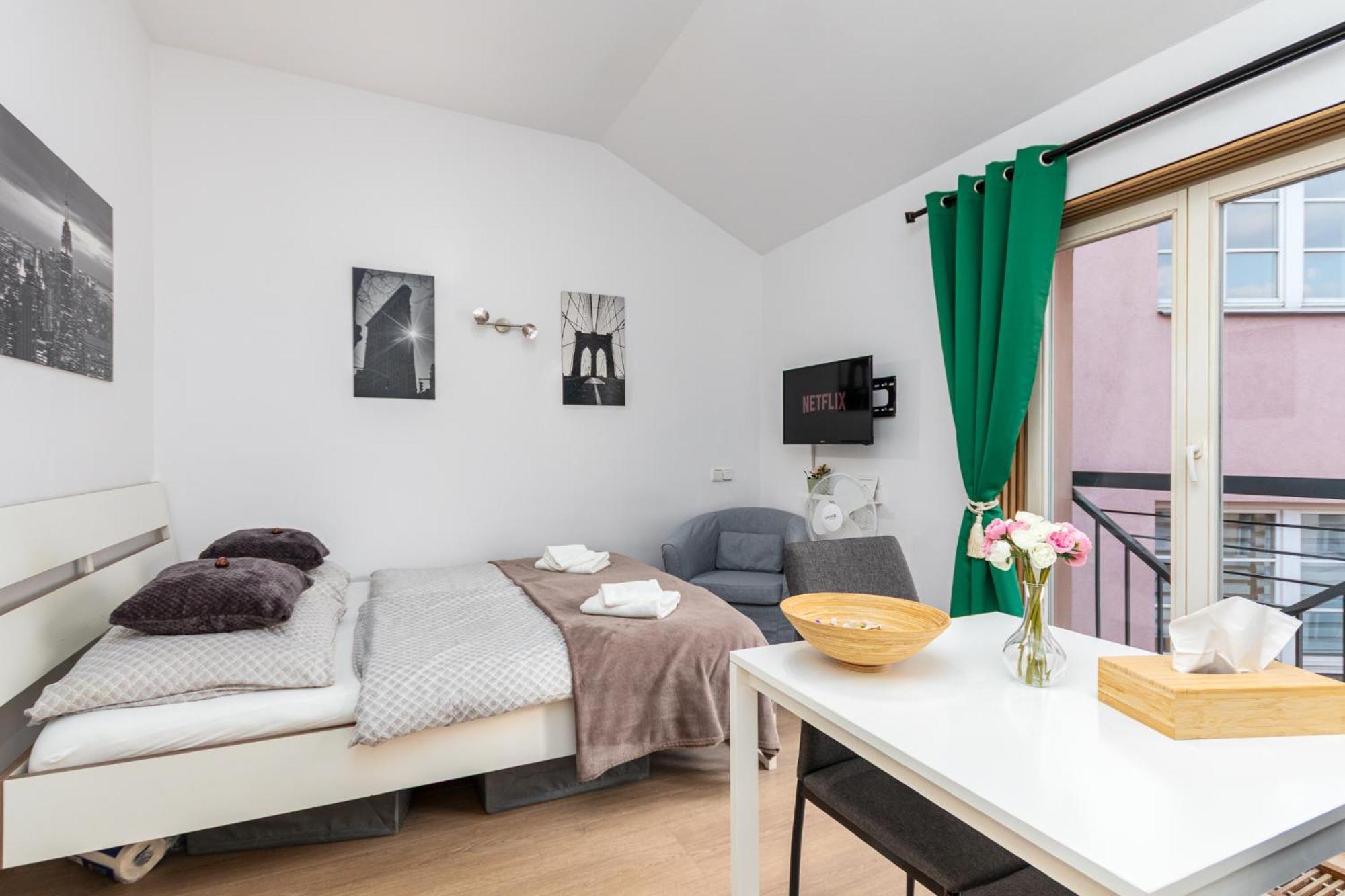 Private Retreat Close To Stations In Praha 3 Bagian luar foto